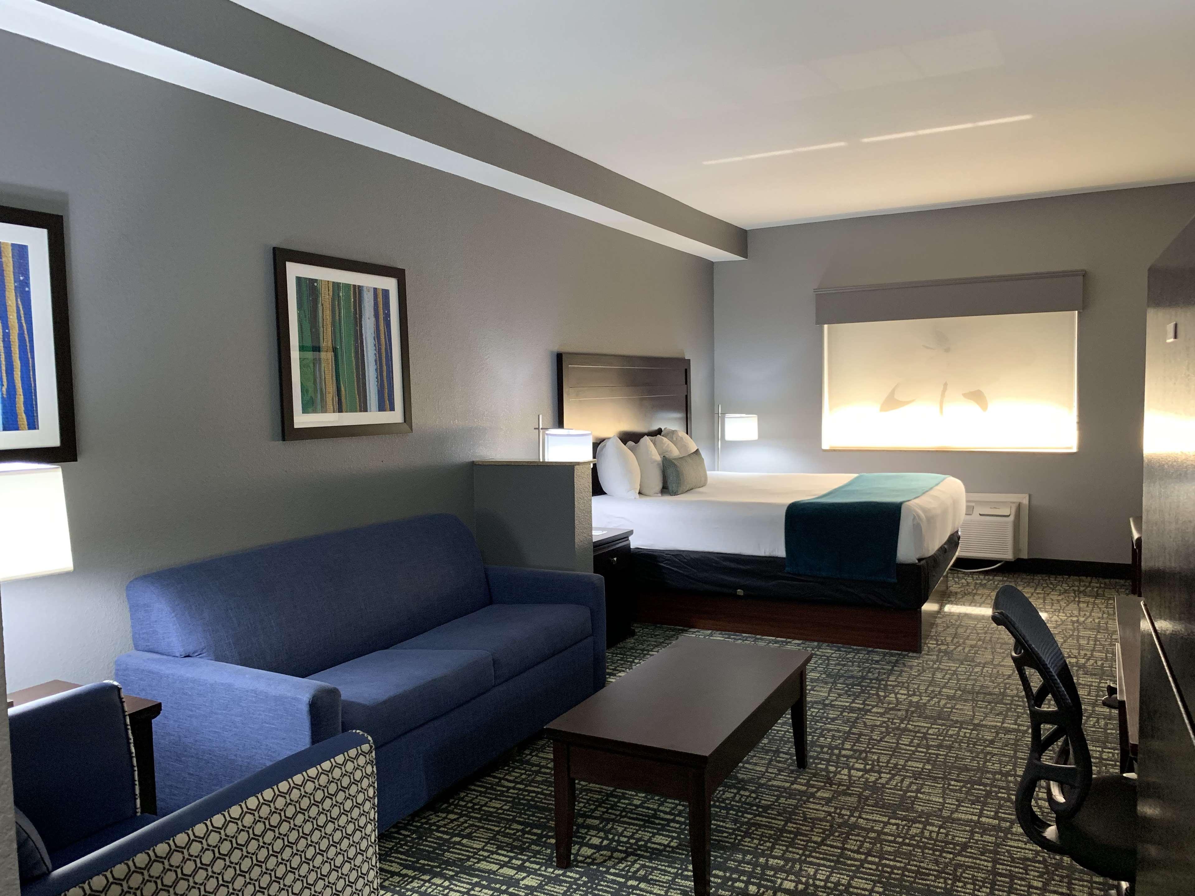 Western & 3* Olive Branch