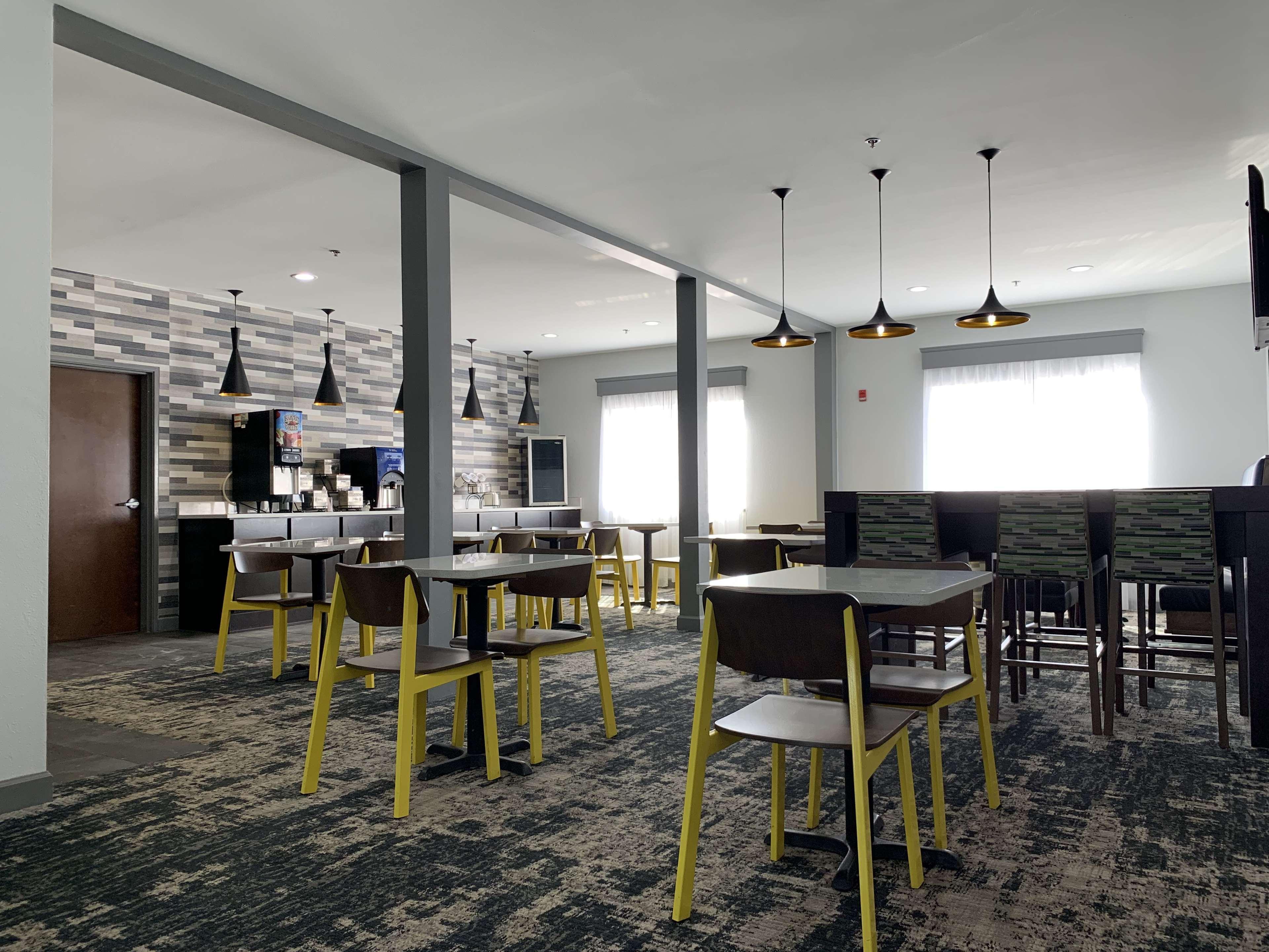 Western & Hotel 3*