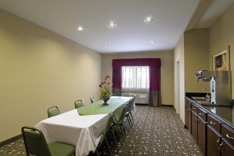 Western & 3* Olive Branch
