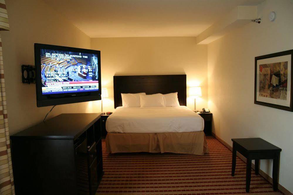 Western & Hotel 3*